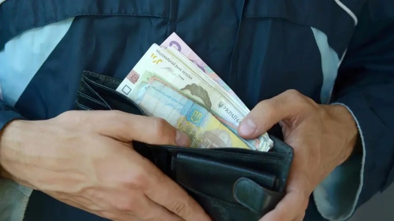 Мемлекеттік қызметкер 10 жыл жұмысқа бармаса да, жалақы алып келген