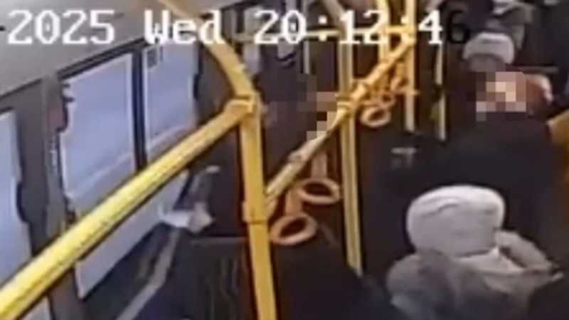 Астанада автобусқа мінген екі әйел орынға таласып, төбелес шығарды