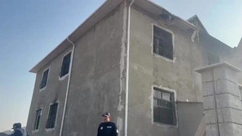 Жетісайдағы өрт: Алапат өрттен аман қалған қыз екі аптадан кейін көз жұмды