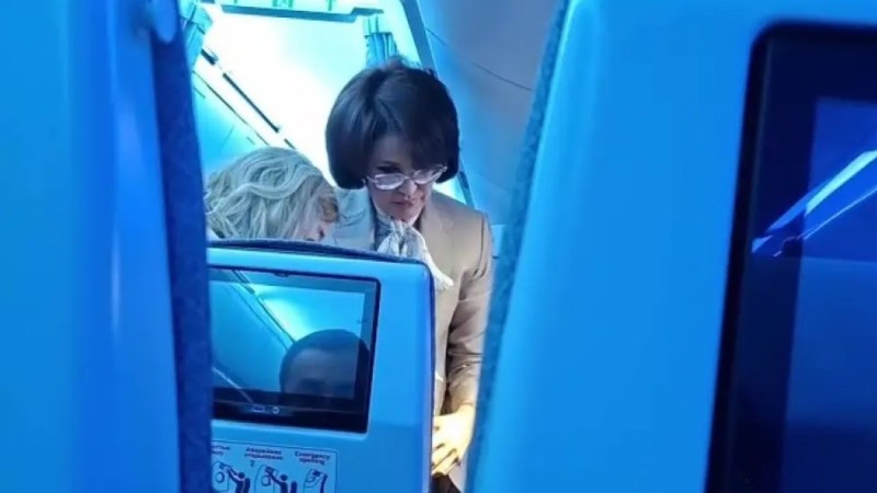 "Арнайы ұйымдастырылған қойылым": Денсаулық сақтау министрі ұшақтағы видеосына қатысты түсініктеме берді