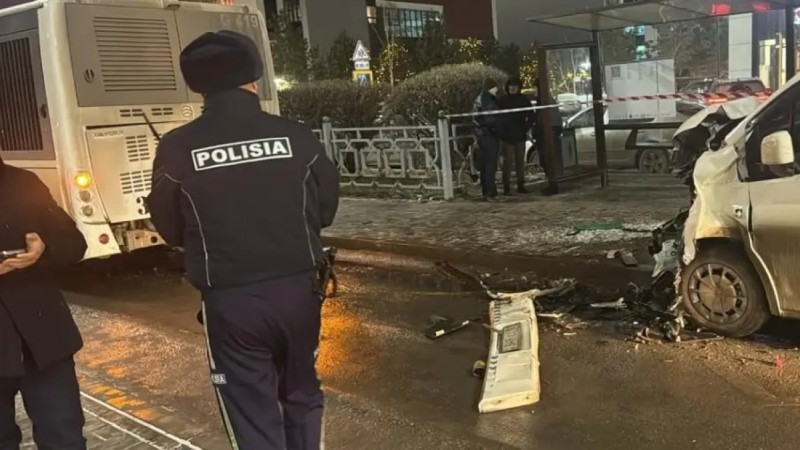 Астанада автобус апатқа ұшырап, бір адам көз жұмды