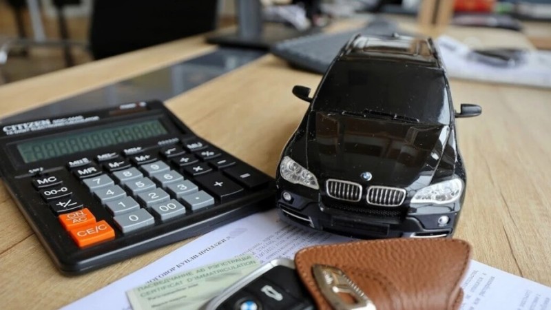 Жүз мыңдаған қазақстандықтың көлік және тұрғын үй салығы бойынша қарызы бар: шоттары бұғаттала ма?