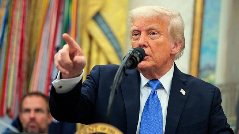 "Елден кетуге келісті, бірақ…": Трамп телефон арқылы кіммен құпия сөйлесті?