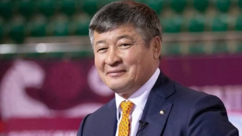 "Тоқтатайын деп шешім қабылдадым". Дәулет Тұрлыханов шұғыл мәлімдеме жасады