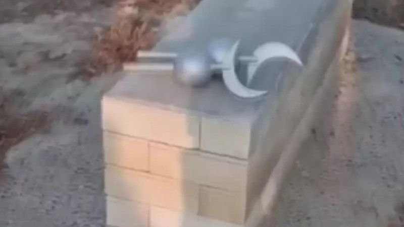 Атырауда зиратты талқандаған үш жасөспірім ұсталды