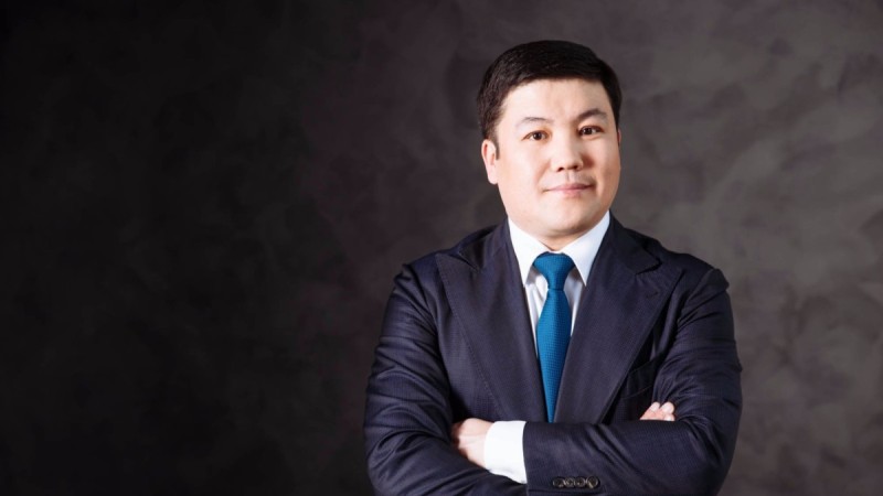 "Ақ көңіліңе рақмет": Тұрсынбек Қабатов ерекше сыйлық алды (ФОТО)