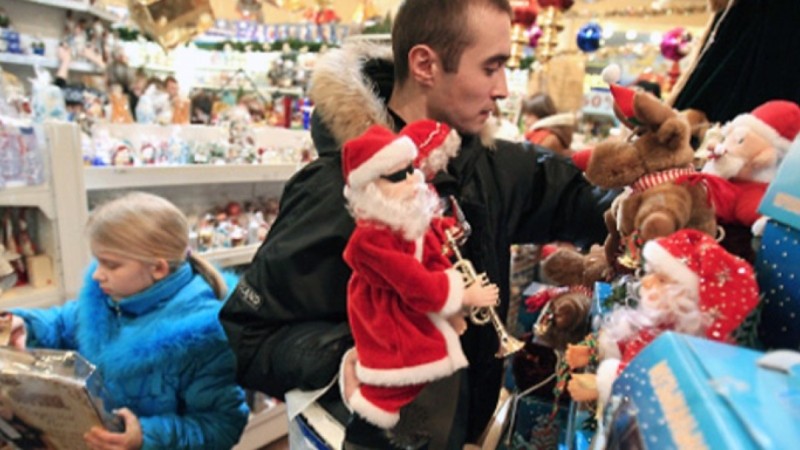 “Жаңа жылда үйді безендіретін қазақтар, оңбайсыңдар!”: "Барахолканы" аралаған еркек жұртты шошытты