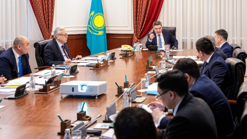 Бектенов Экономикалық саясат жөніндегі кеңес өткізді