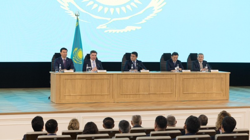 Олжас Бектенов Алматы қаласының активіне жаңа әкім Дархан Сатыбалдыны таныстырды