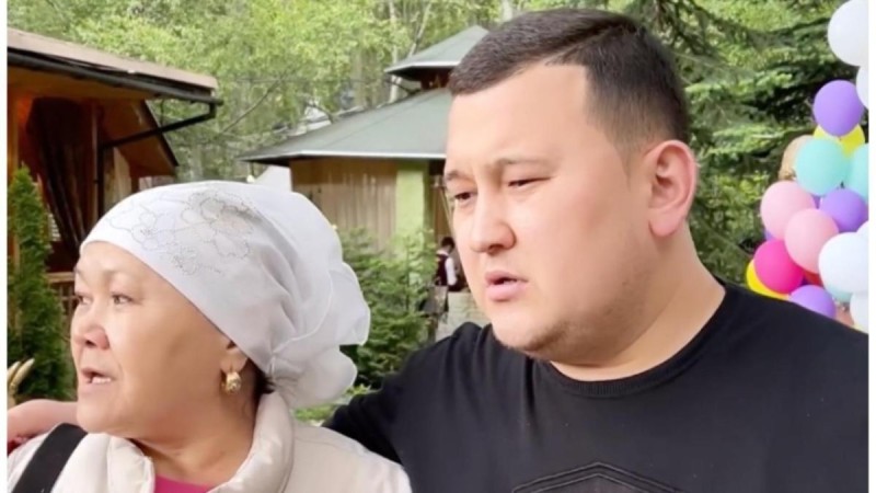 Елдос "Колобок" анасы жайлы айтып, желі қолданушыларының көңілін босатты (ВИДЕО)