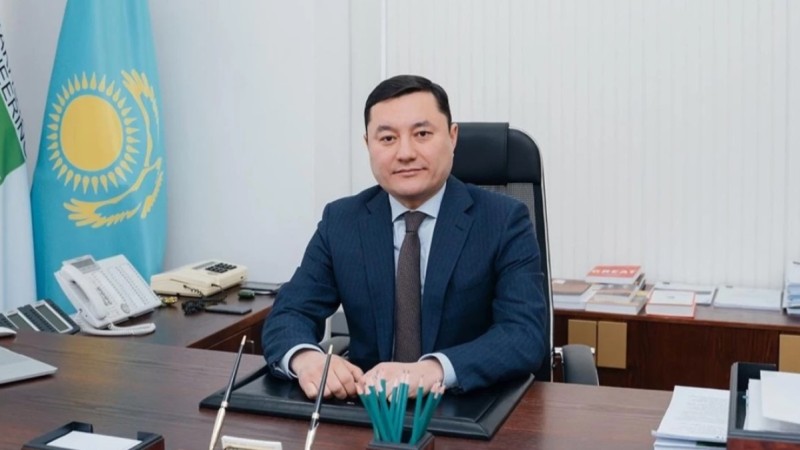 Экс-вице-министр Әділбек Сәрсембаев лауазымын асыра пайдаланды деген күдікке ілінді