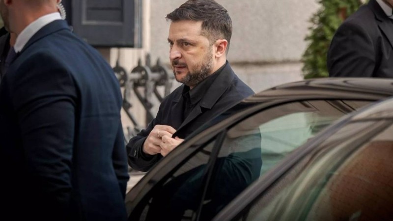 "Зеленский елден қашып кетуі әбден мүмкін": Украина президенті жайлы хабар тарады (ВИДЕО)