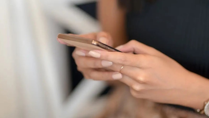 Бір көрген жігітке 159 мың рет SMS жазған әйел сотталатын болды