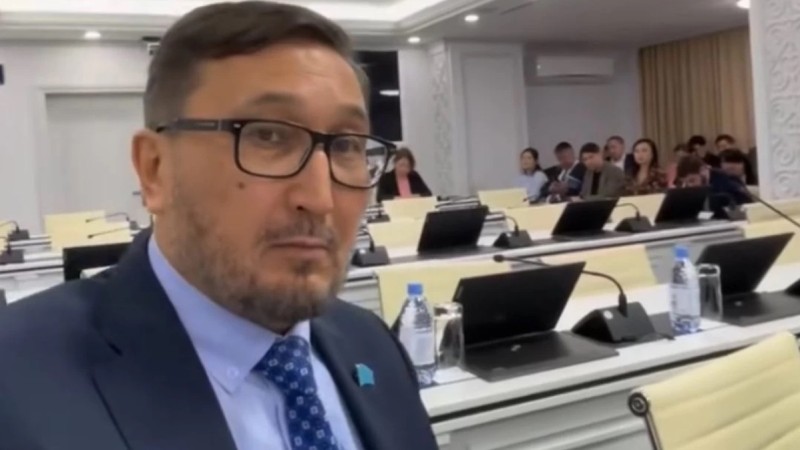 "Ақпаратты көмекшім дайындаған": Астанада қылмыс жоғары деген депутат мәлімдемесі үшін кешірім сұрады
