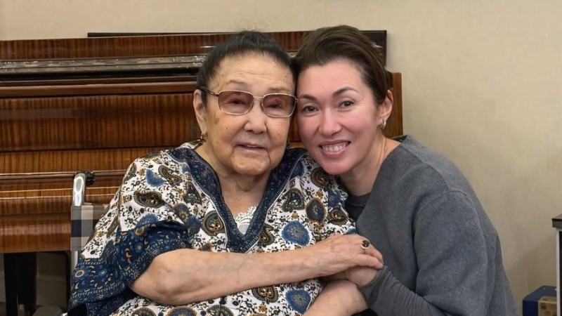 "Сізге деген алғысым шексіз": Толқын Забирова өз ұстазына ерекше құрмет көрсетті (ФОТО)