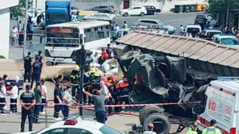 "Мұғалімдеріне айтпаған": Түлектер мінген автобус апатқа ұшырап, 17 оқушы көз жұмды