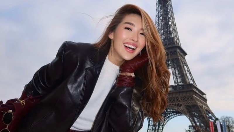 “Осыларды неге тексермейді?”: Туған күнінде қонақтарға гауһар жүзік таратқан блогер сынға қалды