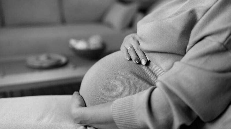 Депутат тергеу изоляторында әйелдер кісенмен босанатынын айтты