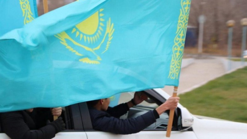 Көлікке ту ілген жүргізушілерге айыппұл салына ма?