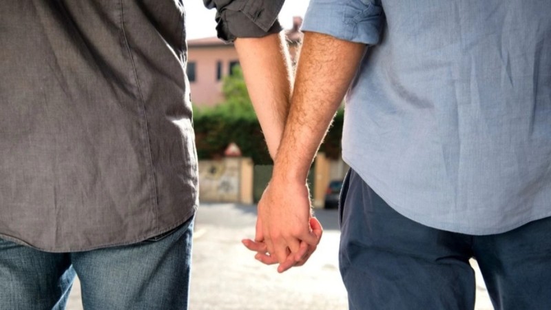 Еркектер қол ұстасып қыдыруына болады: вице-министр ЛГБТ насихатына не жатпайтынын айтты