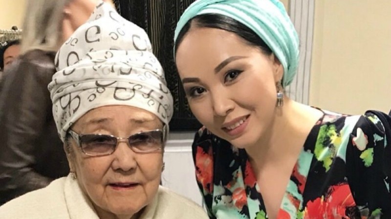 Бибігүл Төлегенова Қарақат пен Қыдырәлінің тұңғышына құттықтау жолдады