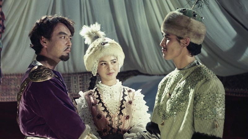 Кинода Төлеген мен Жібекке кедергі болған Бекежан өмірде екеуінің тойын басқарып берді