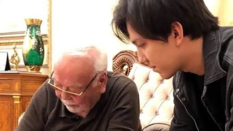 Димаш Құдайберген Асанәлі Әшімовтің отбасына көңіл айтты