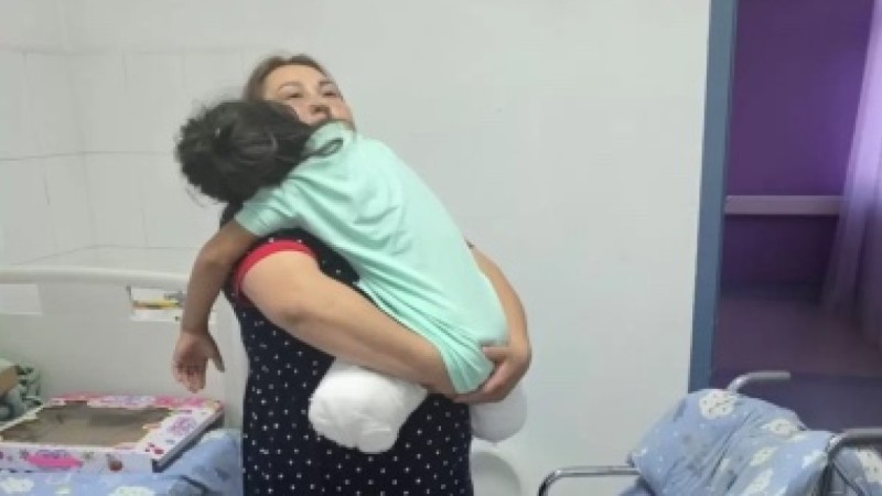 Астана әкімі автобус апатынан аяғынан айырылған 8 жасар Алуаға пәтер сыйлады