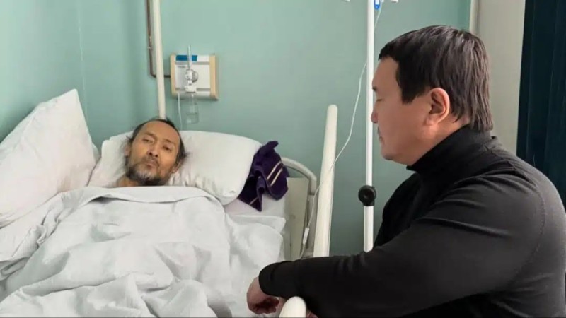 "Инсульт алып қалды": Танымал актердің жағдай күрт нашарлап кетті, әріптестері шұғыл мәлімдеме жасады (ФОТО)