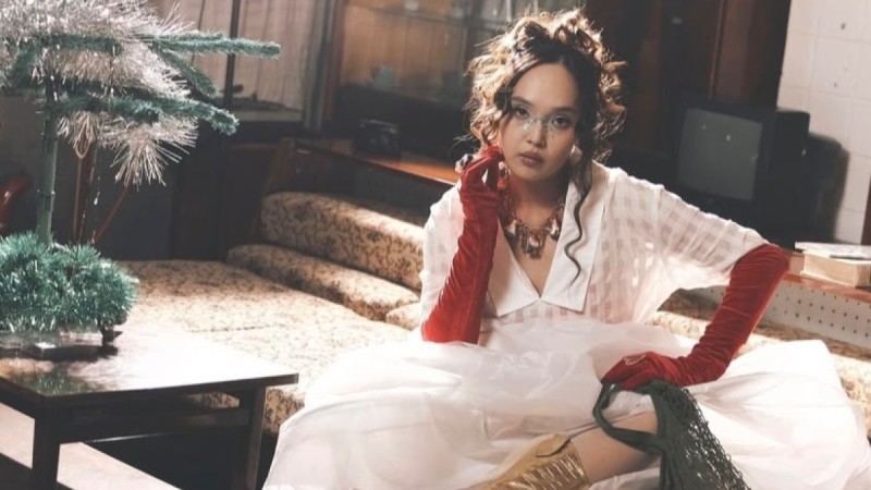 “Нанды неге аяқ астына қойған?”: Айжұлдыз Адайбекованың кезекті фотосессиясына жұрт таңданыс білдіруде