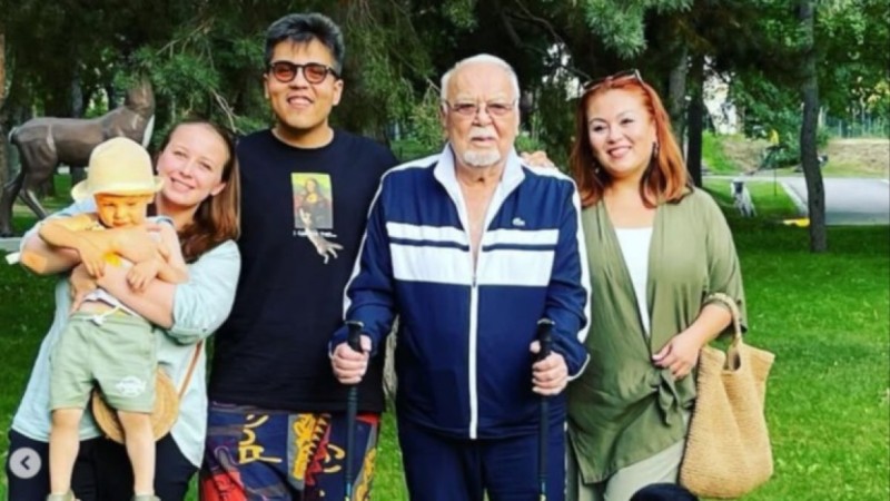 "Асанәлі ағаны тағдырымен, мұң-қасіретімен қабылдаған адам": Танымал журналист жан сырын ақтарды (ФОТО)