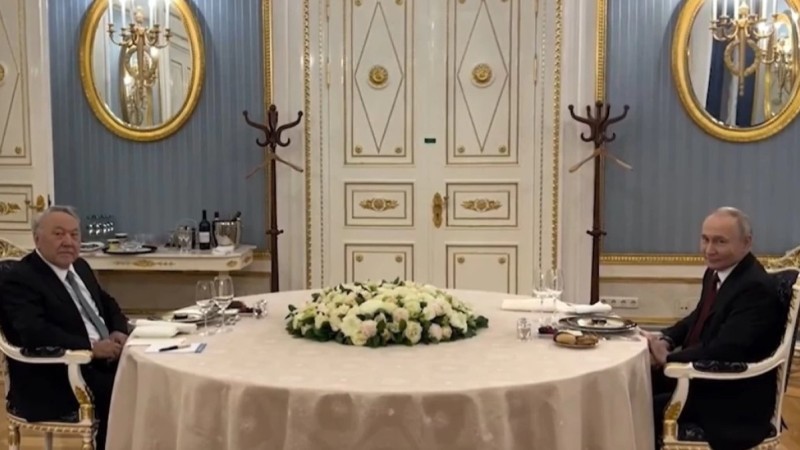 Путин Кремльде Нұрсұлтан Назарбаевты қабылдады