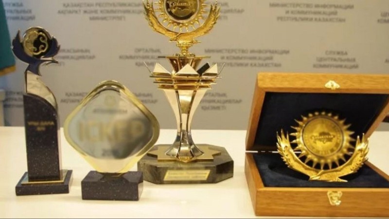 Қазіргі президент экс-президентті бар атағынан айырды