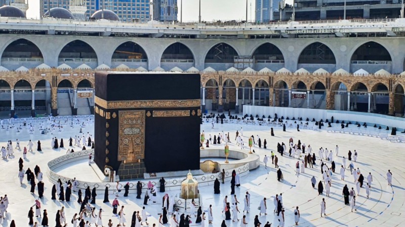 “Меккеде қайыр сұраған бірінші қазақ”: блогердің әрекеті елдің ашуына тиді