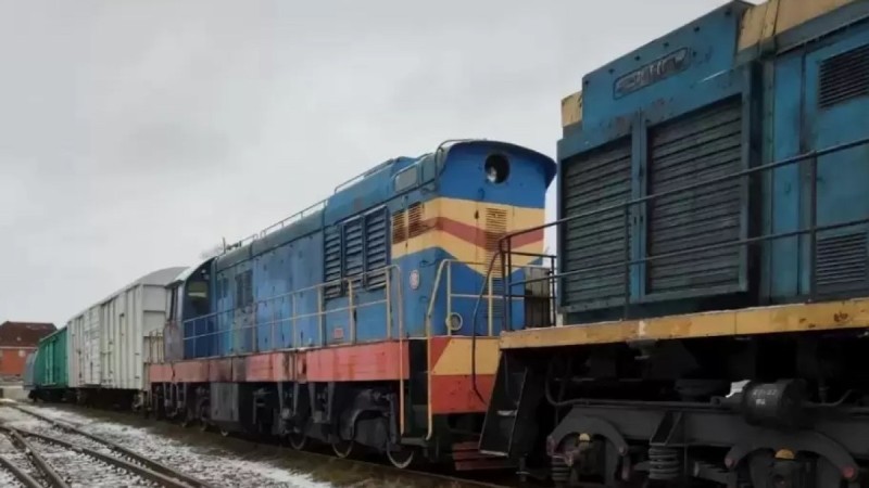 Ақтауда теміржол өткелінде жеңіл көлік тепловозбен соқтығысты
