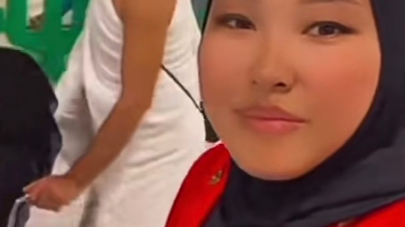 Тұрсынбек Қабатовты екінші әйелі арбамен сүйреп келе жатқан видеосы тарады (ВИДЕО)