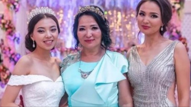 "Адал келінім... Дүниеге бала алып келді": Гүлзира Айдарбекова елге сүйінші жаңалығын жеткізді (ВИДЕО)