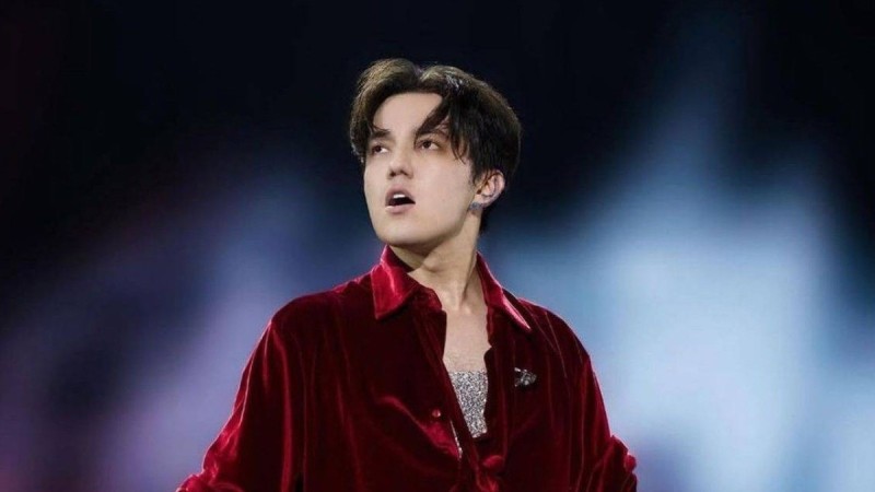 "Үйленетінімді айттым": Димаш Құдайберген командасындағы жігіт ел естімеген жайтты айтты (ВИДЕО)