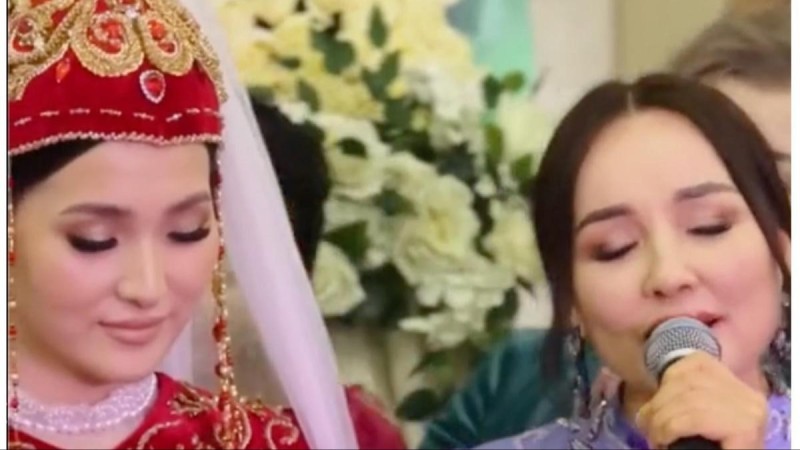 "Келінім келді": Жазира Байырбекова асыға күткен қуанышын айтып, сүйінші сұрады (ВИДЕО)