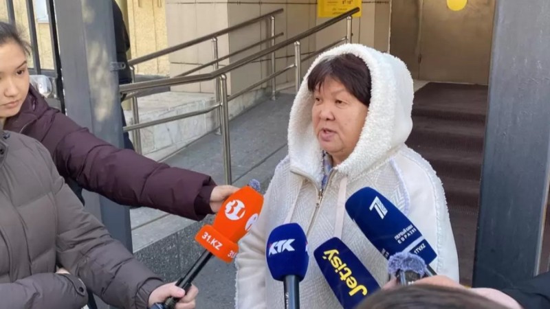 “Жарақаттарын өз көзіммен көрдім” - марқұм Айзаттың әпкесі