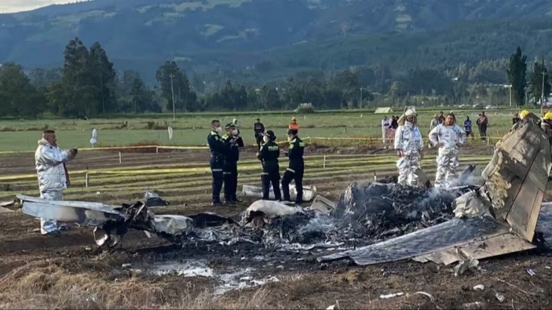 Бір күн бұрын сахнада еді: Танымал әнші ұшақ апатынан қайтыс болды