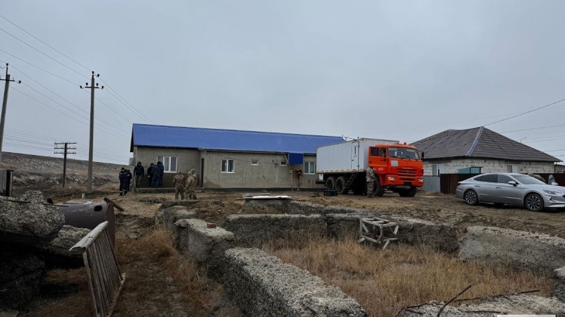 «Қазылған аула, жиналған кілем, қызыл бояу»: Атырауда жоғалған отбасы ісі бойынша жаңа деректер шықты