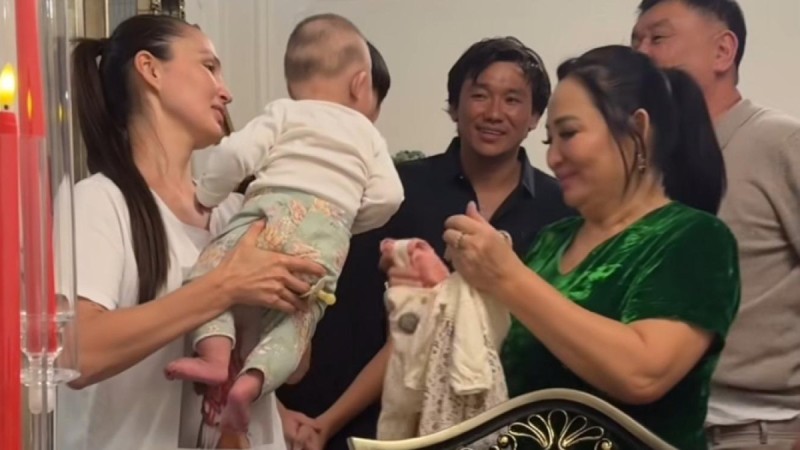 "Төрт көзіміз түгел": Гүлзира Айдарбекова отбасылық басқосуы туралы тебірене жазды