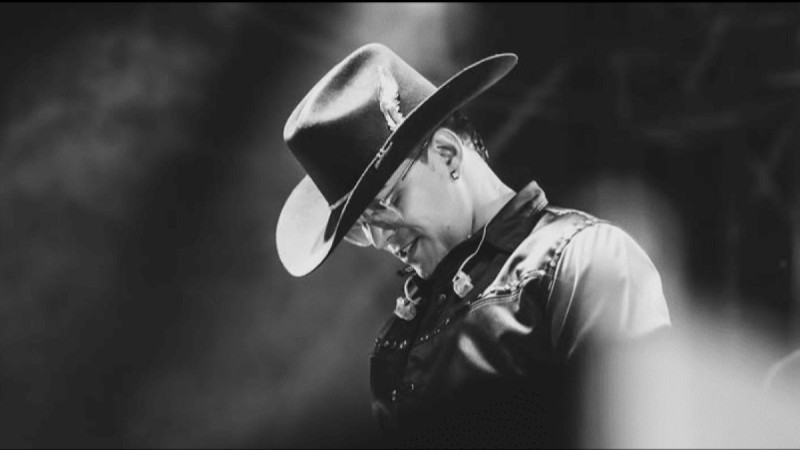 «Қайтыс болатынын түсінде үш рет көрген»: Танымал әншінің түсі шын өмірде қайталанды