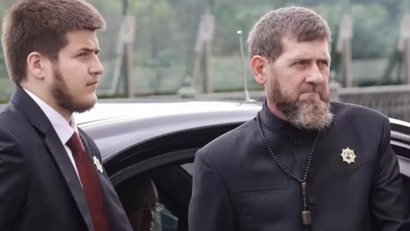 Рамзан Қадыровтың ұлы Грозныйда жол апатына түсіп, ауруханаға жеткізілді – БАҚ