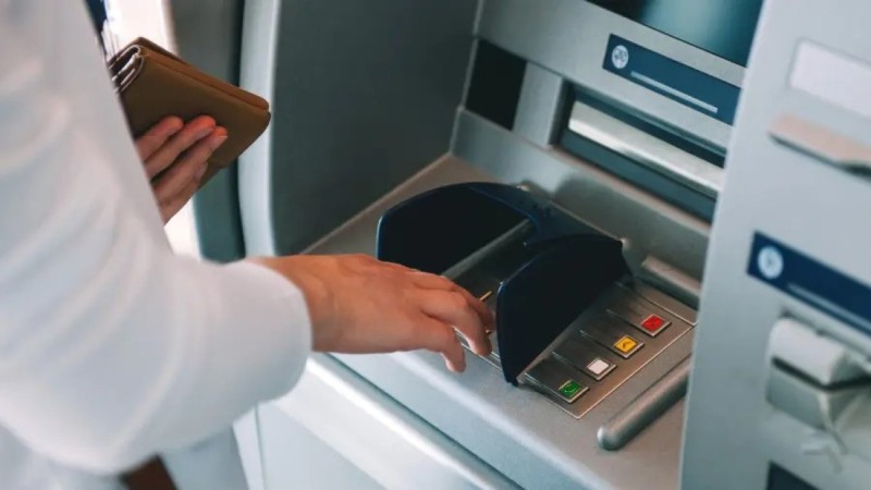 «Қолма-қол ақша шештің, базаға іліктің»: Ұлттық банк банкоматтарға қатысты тараған хабарламаға жауап берді