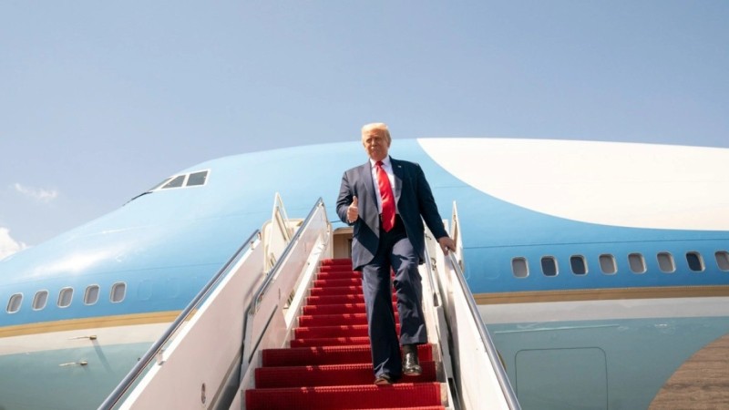 Трамптың ұшағы Давоска жете алмай кері қайтты