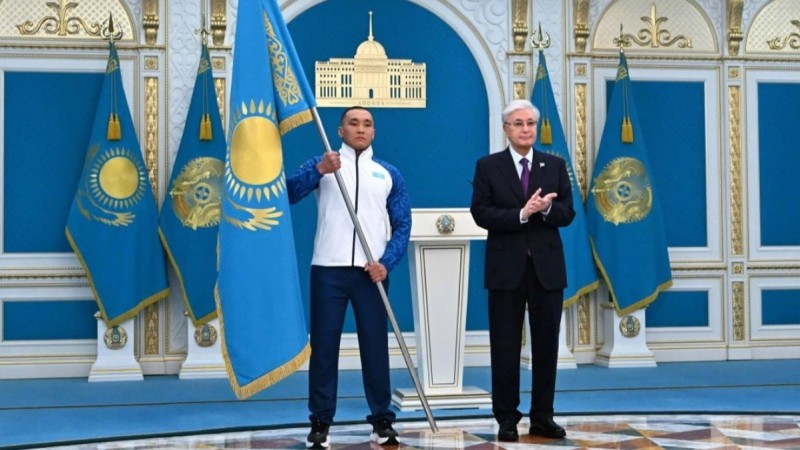 Президент Қысқы Олимпиада мен Паралимпиадаға қатысатын спортшыларға Мемлекеттік туды тапсырды