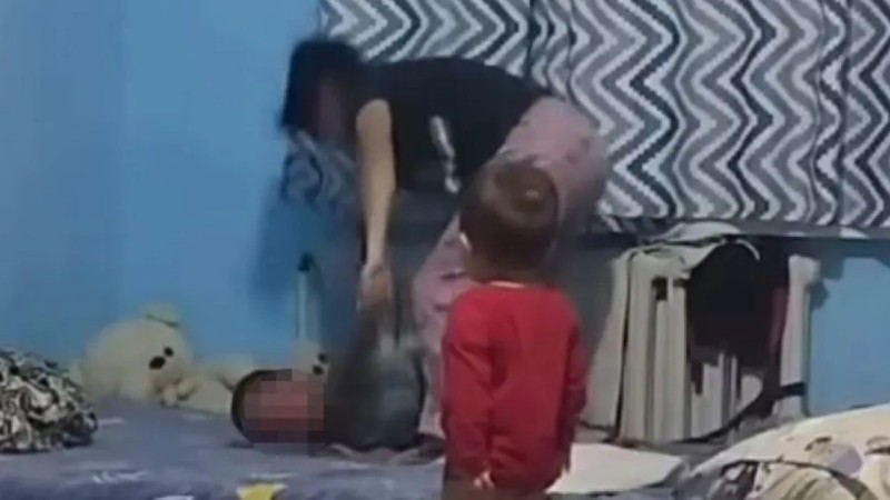 Жетісу облысында 4 жасар ұлын ұрып-соққан ана қамауға алынды