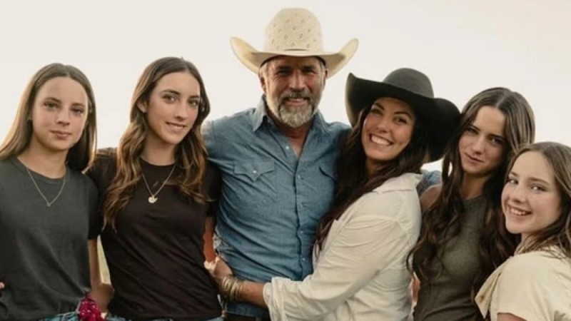 "Жұрттың ақылы керек емес": анасы төрт қызына бірдей есім қойған